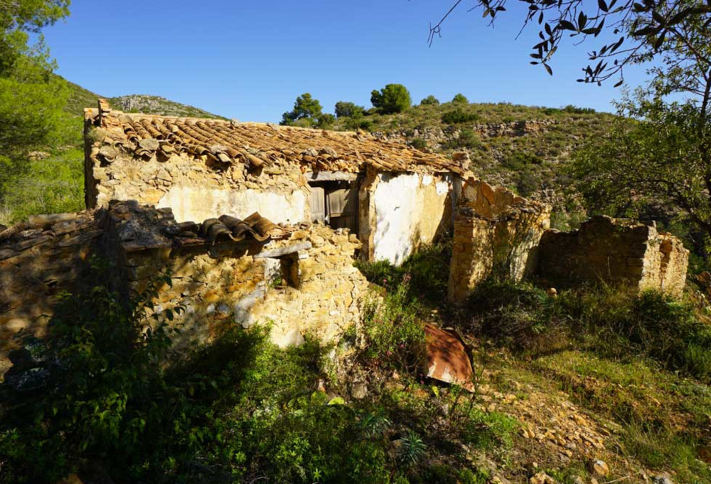 +/- 155m2 bebouwd oppervlak, 12000m2 grond project vraagprijs 155.000